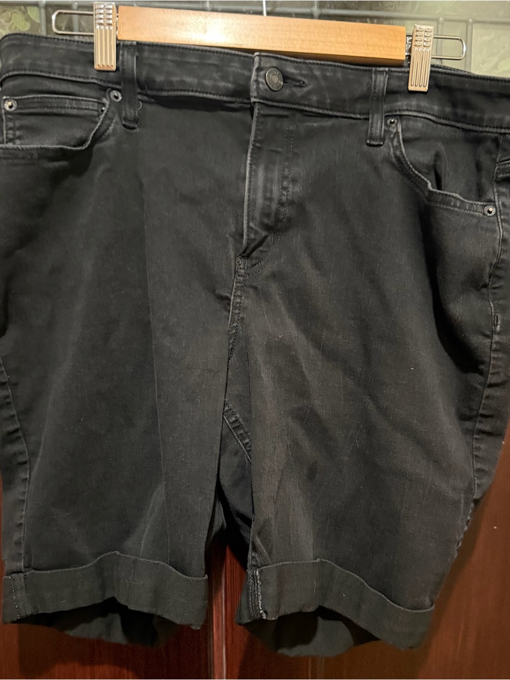 DKNY Black Rolled-Hem Denim Shorts